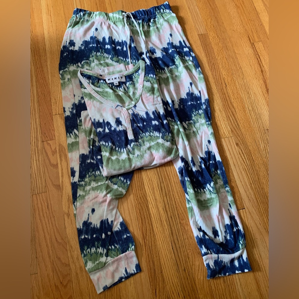 Women’s k-I-k-i-t cozy long sleeve pj set